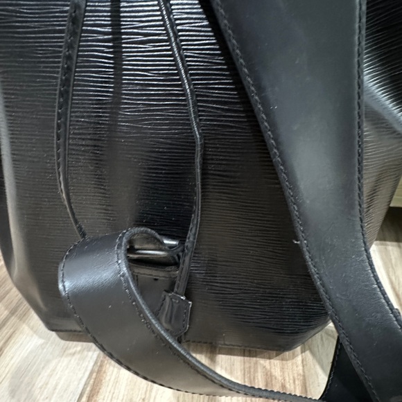 Authentic Louis Vuittton Epi Backpack - Picture 3 of 14